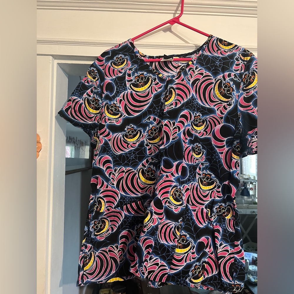 Disney scrub top Cheshire Cat size 2x
